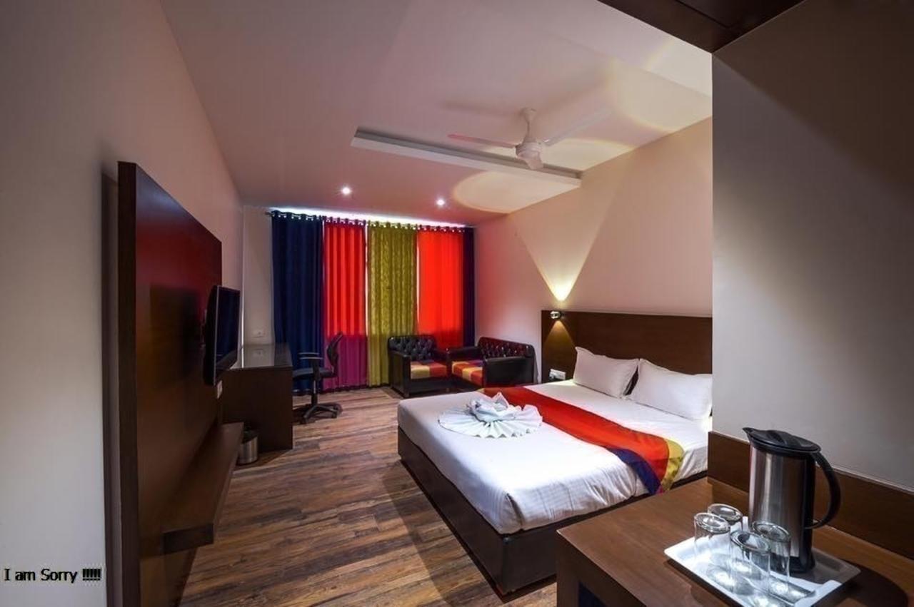 Hotel Atharva Удджайн Екстер'єр фото