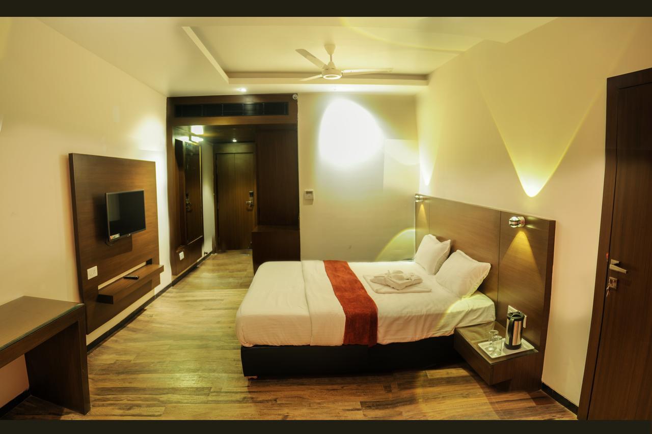Hotel Atharva Удджайн Екстер'єр фото